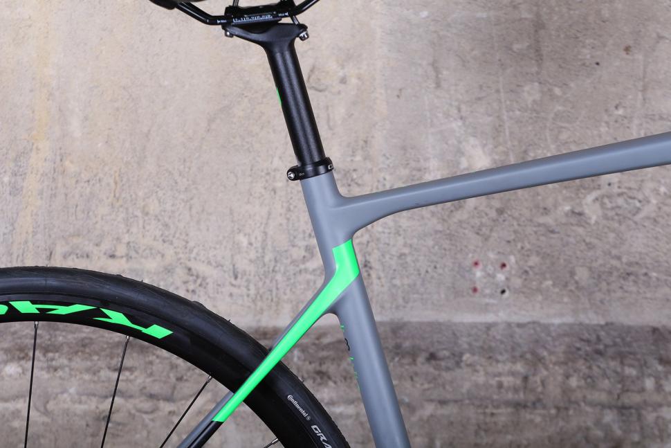 Cube Attain GTC Pro Disc - seat tube junction.jpg