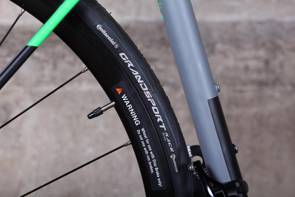 Cube Attain GTC Pro Disc - tyre.jpg