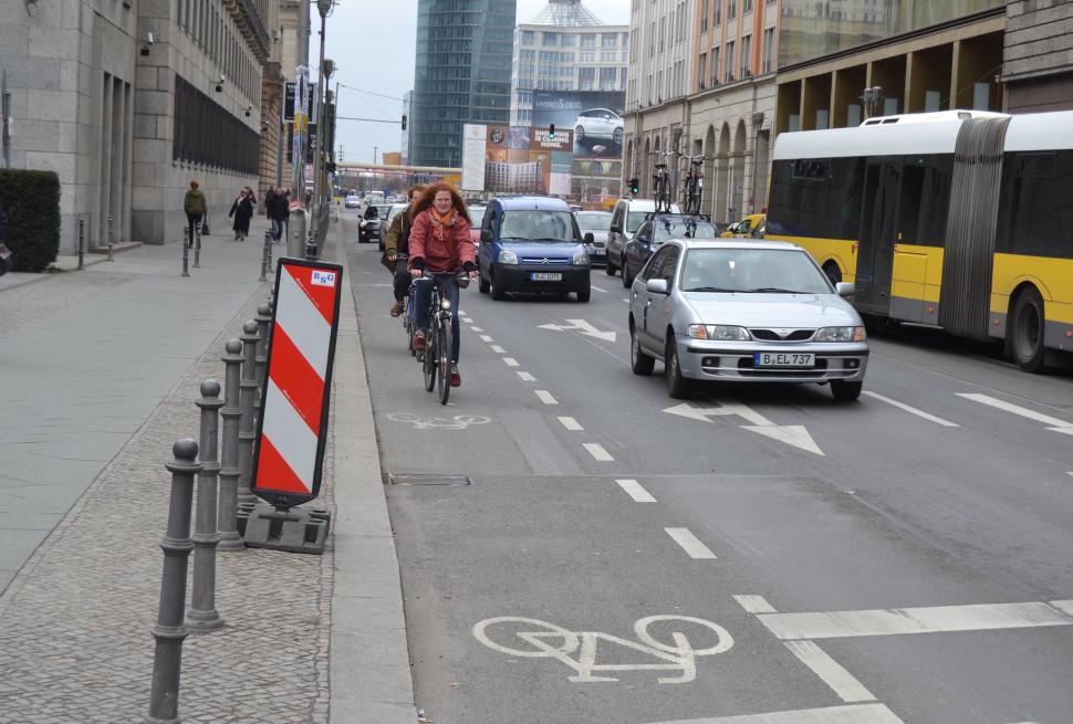 Cycle lane in Berlin (Hannu Makarainen via Flickr, CC BY-SA 2.0)