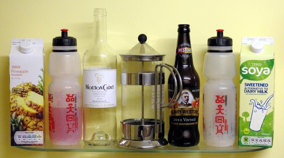 Cycling refreshments (CC BY 2.0 Sizbut|Flickr).jpg