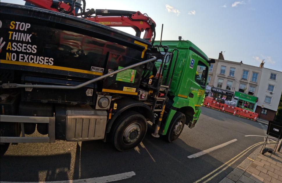 CyclingMikey catches lorry driver going through No Entry sign on Paddenswick Road, west London