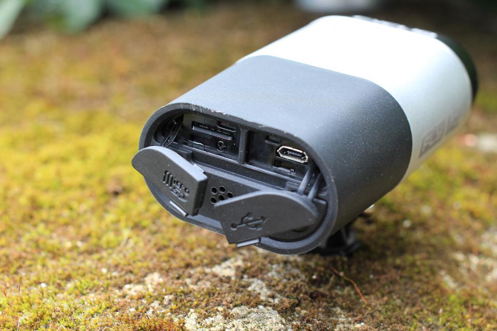 Cycliq Fly12 - back controls ports oopen.jpg