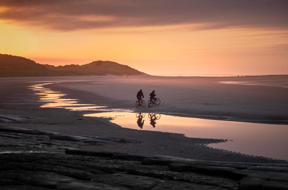 Cyclists in Northumberland (licensed on Flickr under CC-BY-NC 2.0 by Judith)