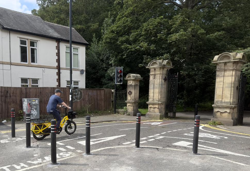 Cyclists riding through Heaton Park gates, Newcastle (Jesmond Dene, Twitter)