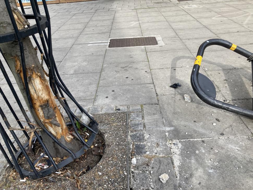 Damage on Cycleway 1 (Cycleway my arse, Twitter) 2