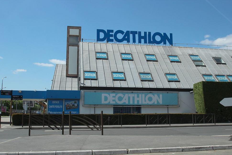 Decathlon (CC BY SA 3.0 by Lionel Allorge)