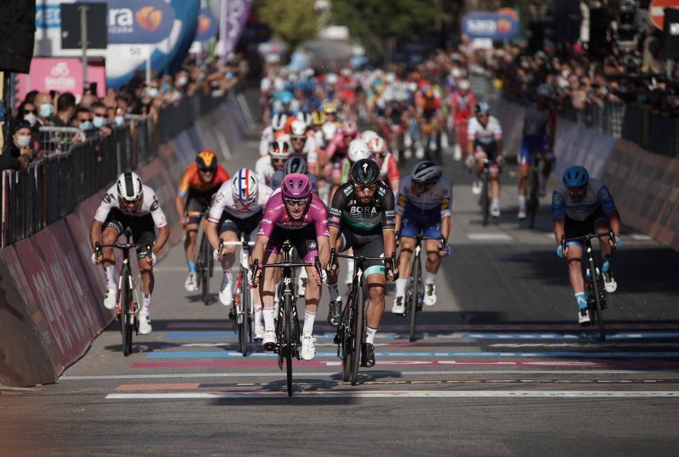 Demare wins Stage 7 (LaPresse)