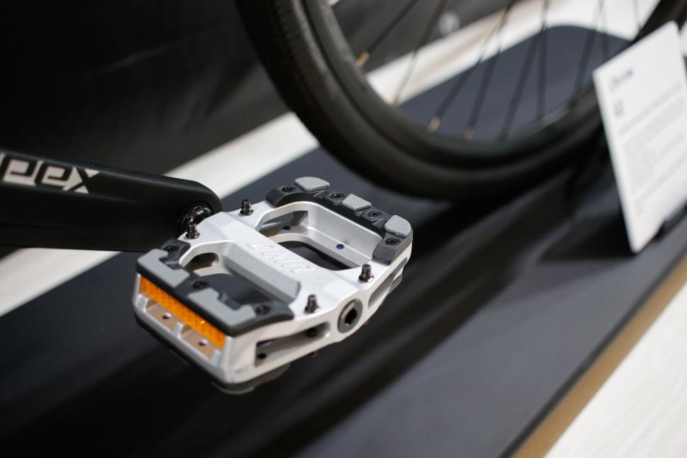 DMR Flat 4 pedal grey-1