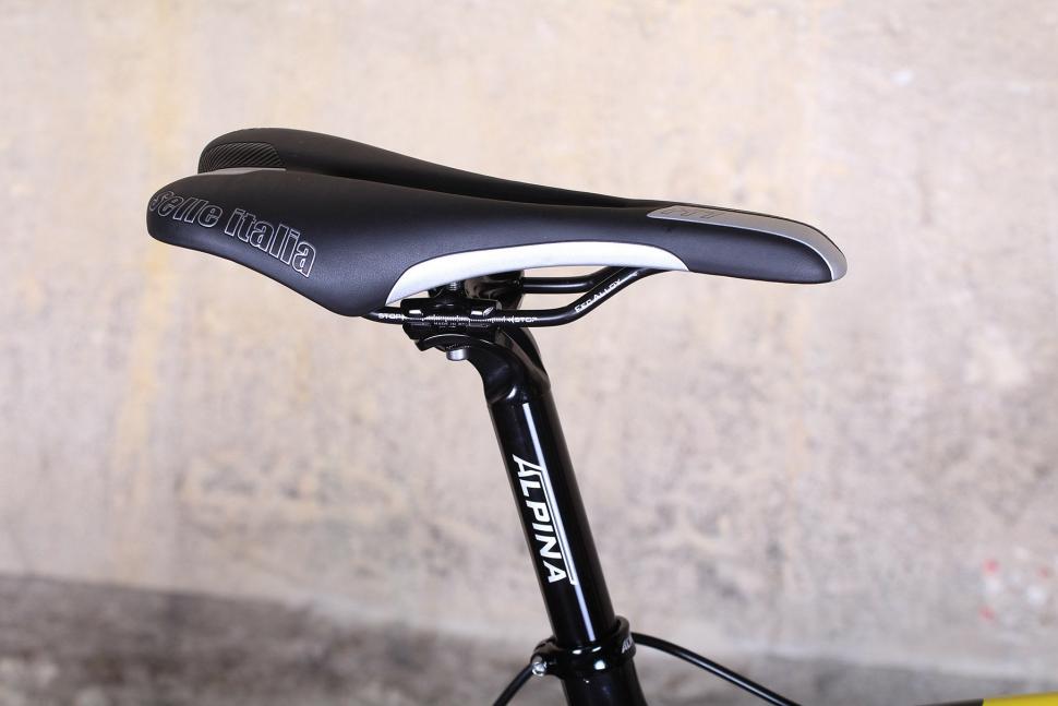 Dolan L Etape - saddle and post.jpg