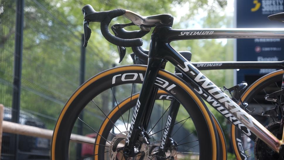2024 Dauphine Roval CLX Team side 2