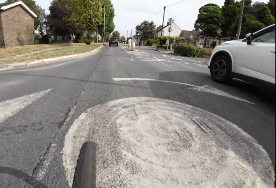 Driver goes wrong way around roundabout and traffic island while passing cyclist (CykelTony)