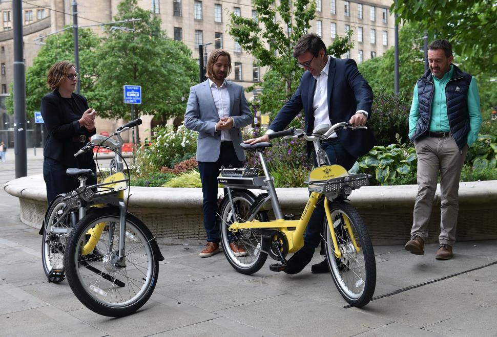 Andy Burnham Bee Bikes Manchester (Andy Burnham/Twitter)