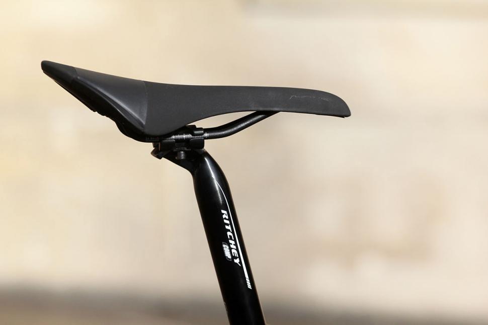 Eastway Zener - saddle and post.jpg