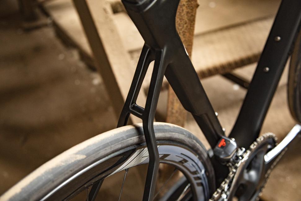 Eddy_Merckx_525_Black_Details_05_Copyright_Eddy_Merckx