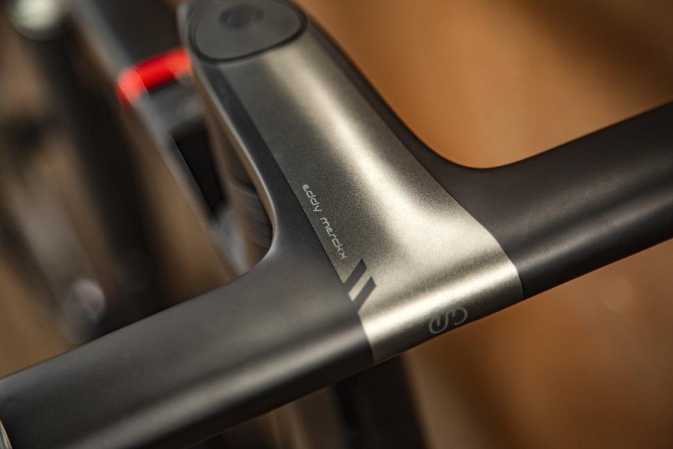 Eddy_Merckx_525_Black_Details_12_Copyright_Eddy_Merckx