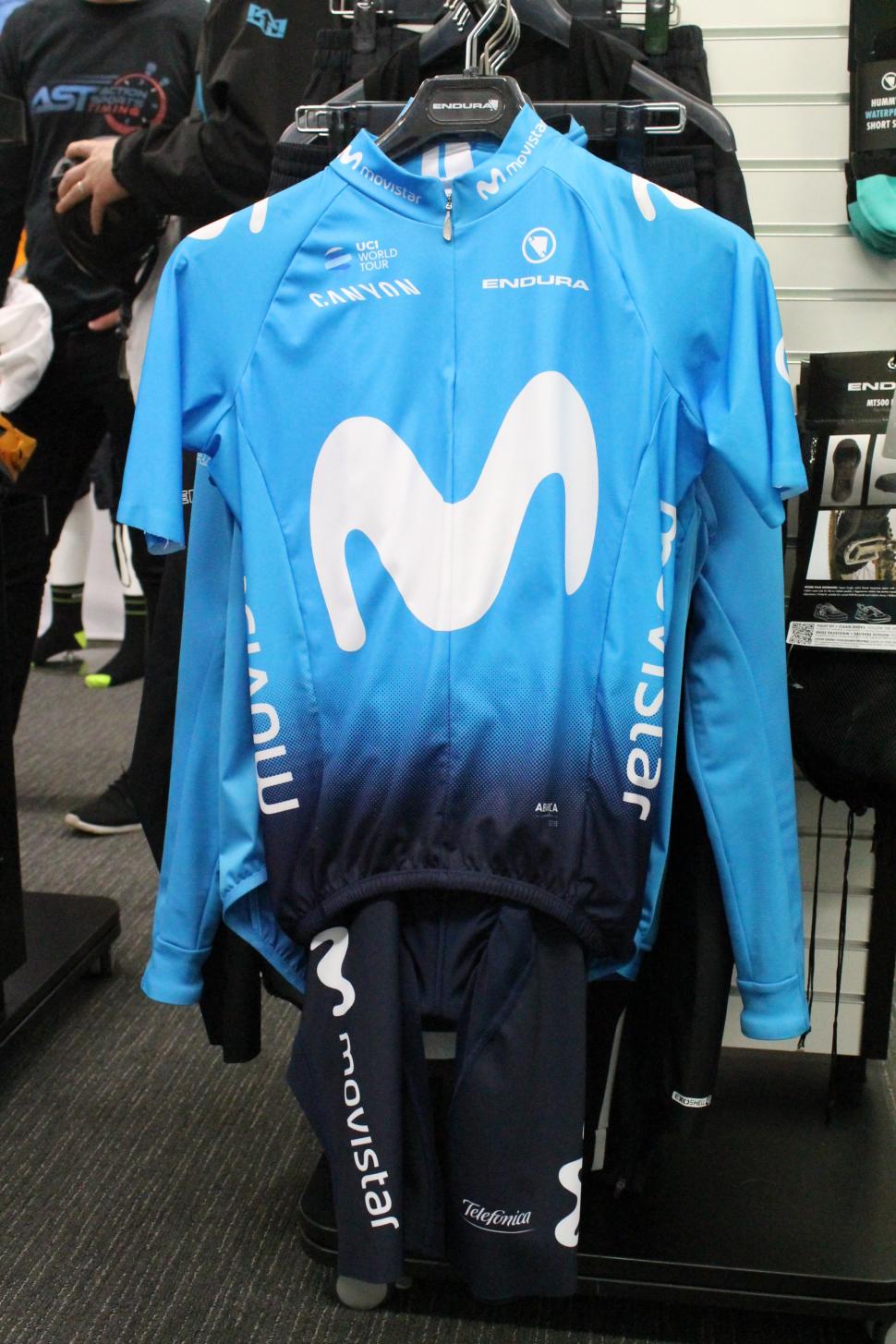 Endura Movistar kit 2018 - 1.jpg