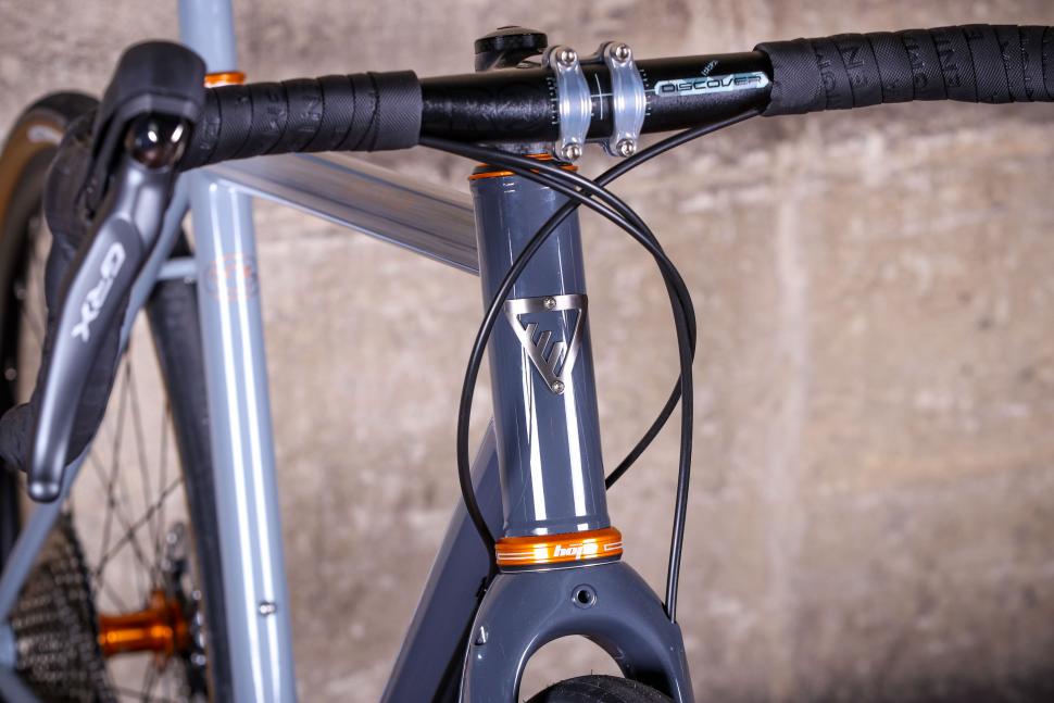 Enigma Endeavour - head tube badge.jpg