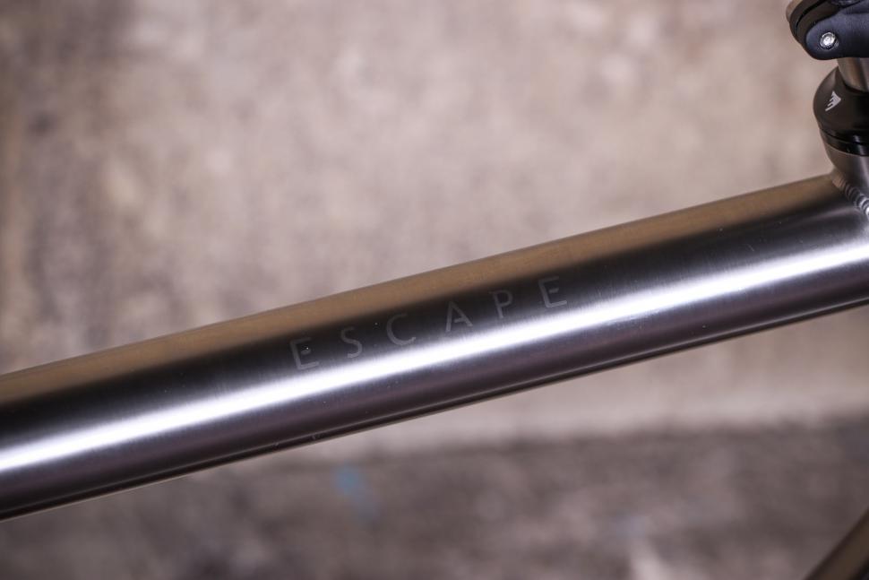 Enigma Escape - top tube.jpg