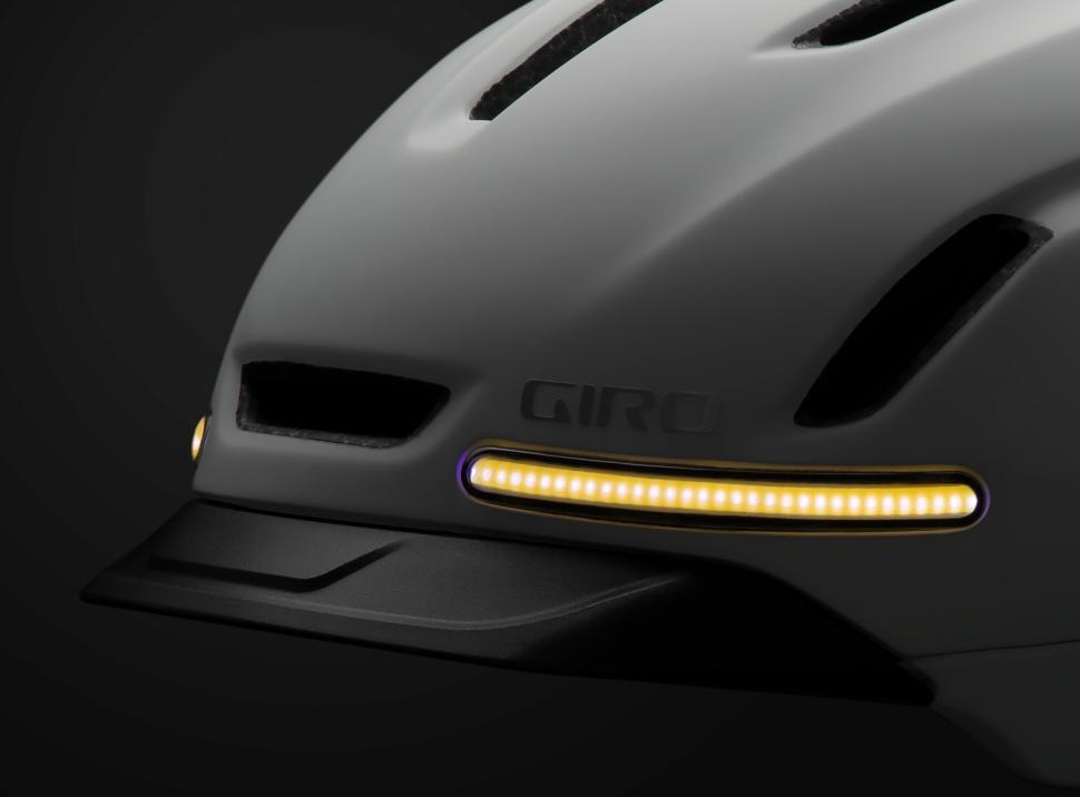 2022 Giro Ethos Mips front light