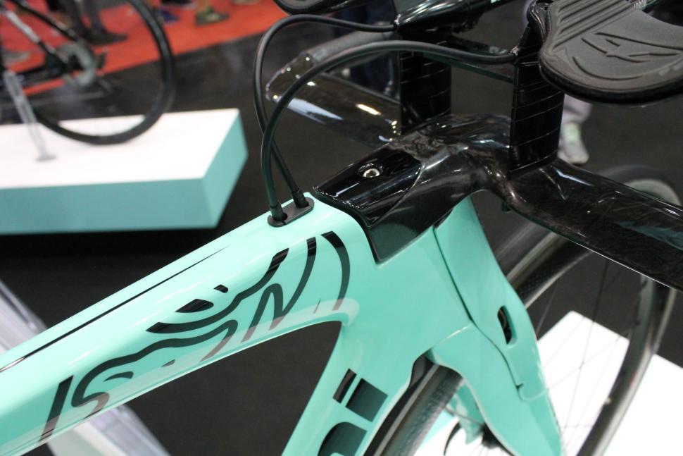 Eurobike 2017 Bianchi Aquila CV TT bike - 2.jpg