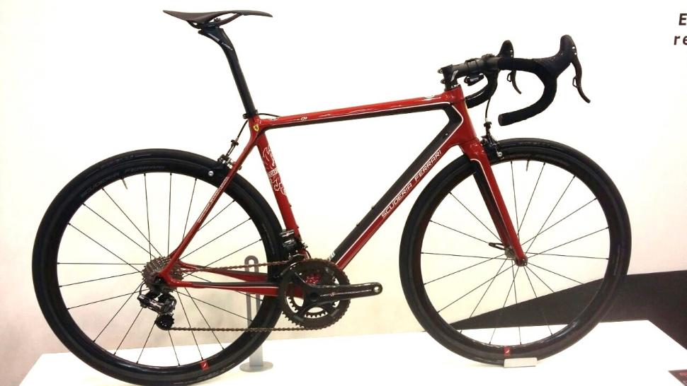 Eurobike 2017 Bianchi Ferrari 2 - 1.jpg
