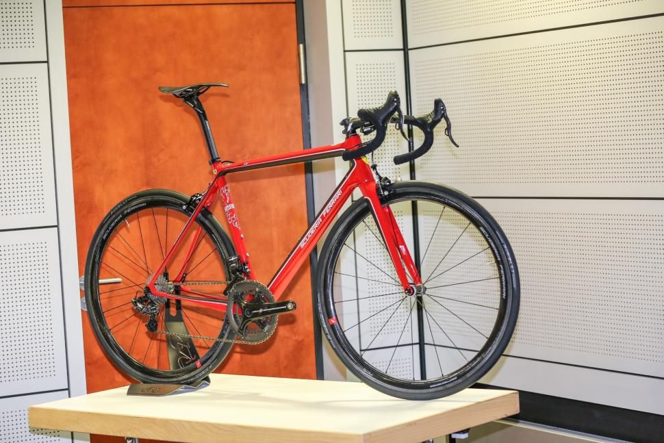 Eurobike 2017 Bianchi Ferrari 2 - 5.jpg
