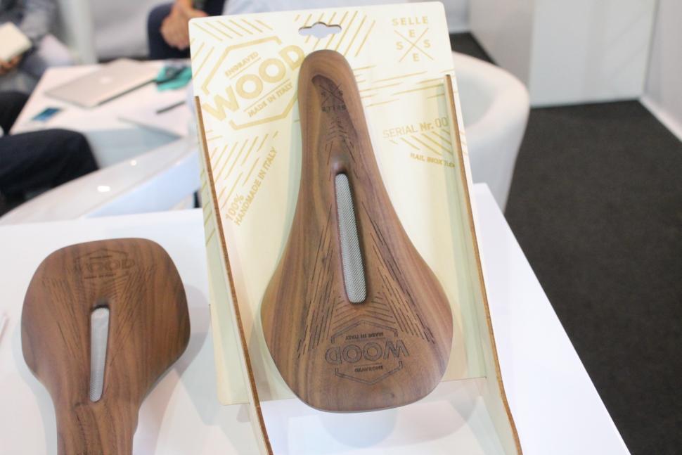 Eurobike 2017 Selle Esse wood saddle - 1.jpg