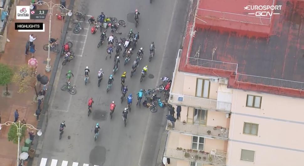 Evenepoel crash Giro d'Italia stage 5 (GCN)