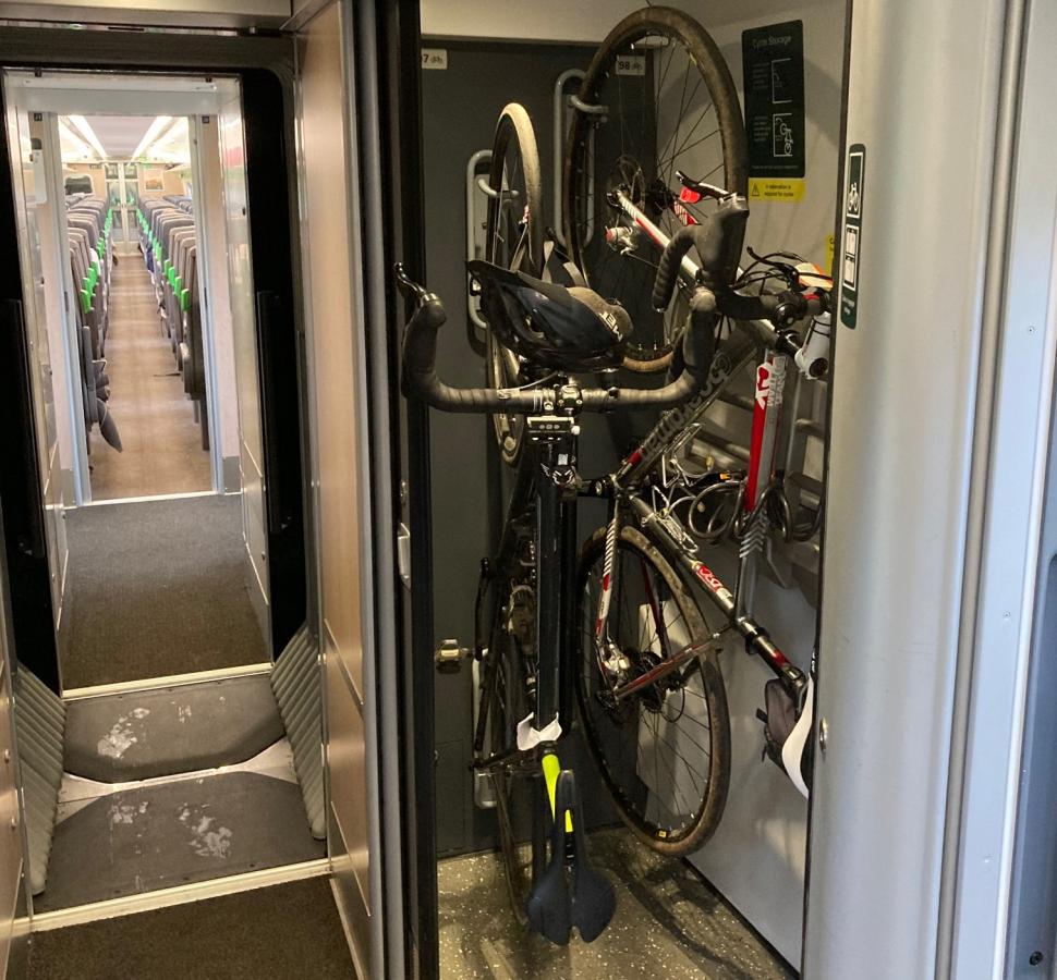 Train bike storage (@endhunting/Twitter)