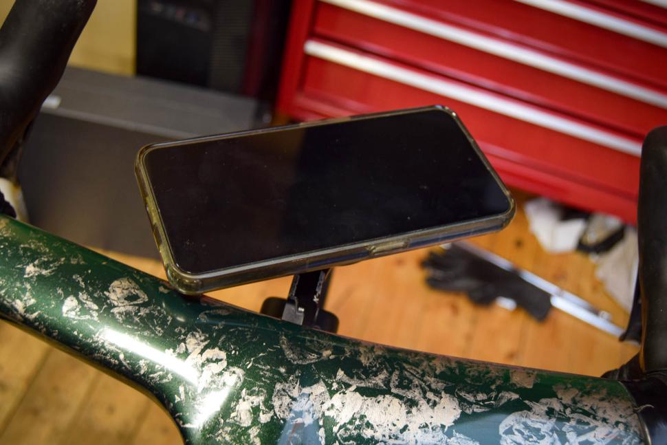Fidlock Vacuum Turn Base for GPS Mount and Uni Phone Patch - on bars 3.jpg