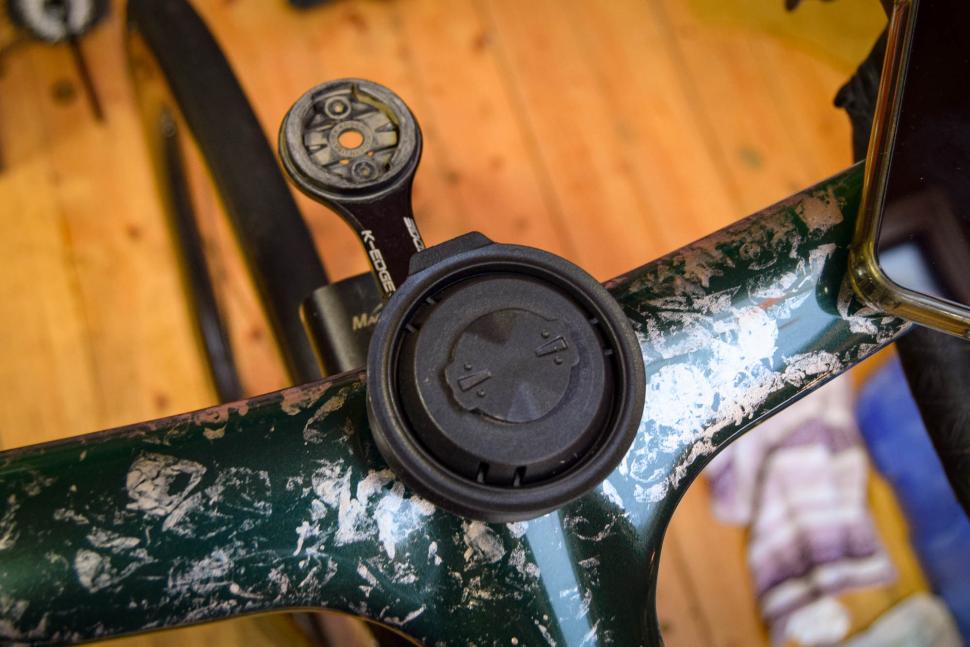 Fidlock Vacuum Turn Base for GPS Mount and Uni Phone Patch - mount detail.jpg