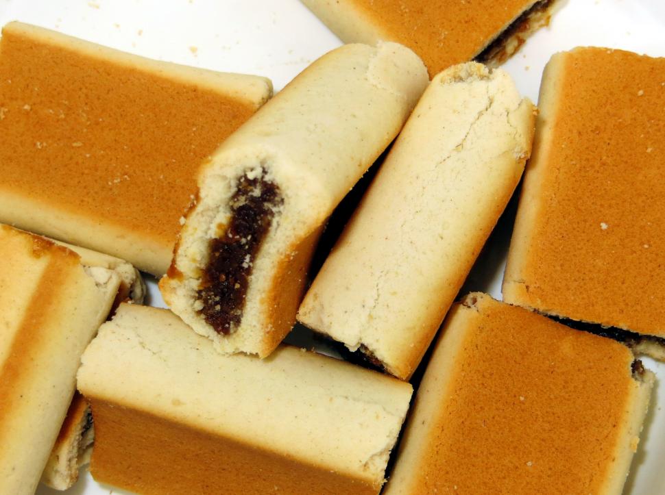 Fig rolls (CC BY-SA 2.0 jeffedoe|Flickr).jpg