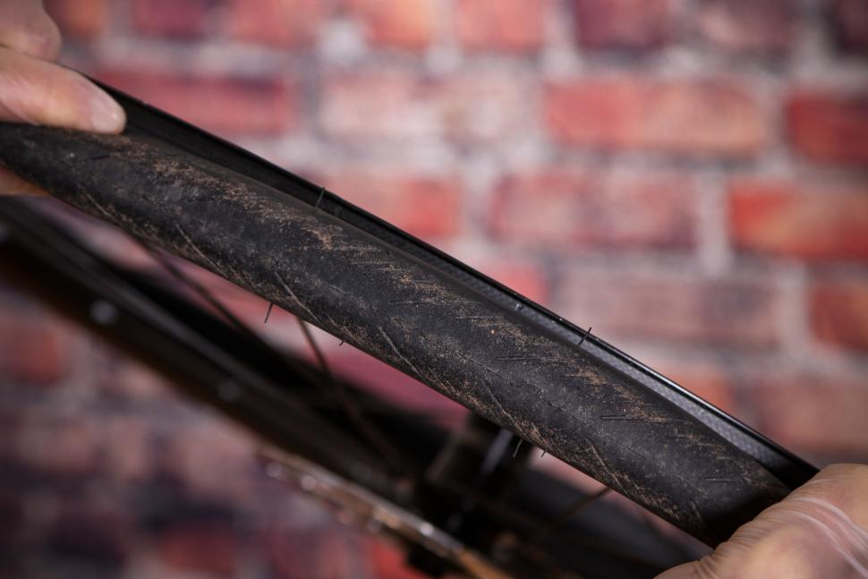 Fitting an inner tube - 19 - make sure the fitted bead is in the well of the rim to allow maximum play.jpg