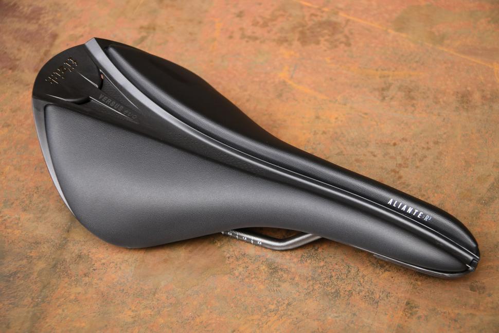 Fizik Aliante R3 Versus Evo Kium saddle.jpg