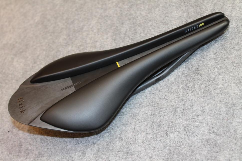 Fizik Arione 00 Versus Evo - 1.jpg