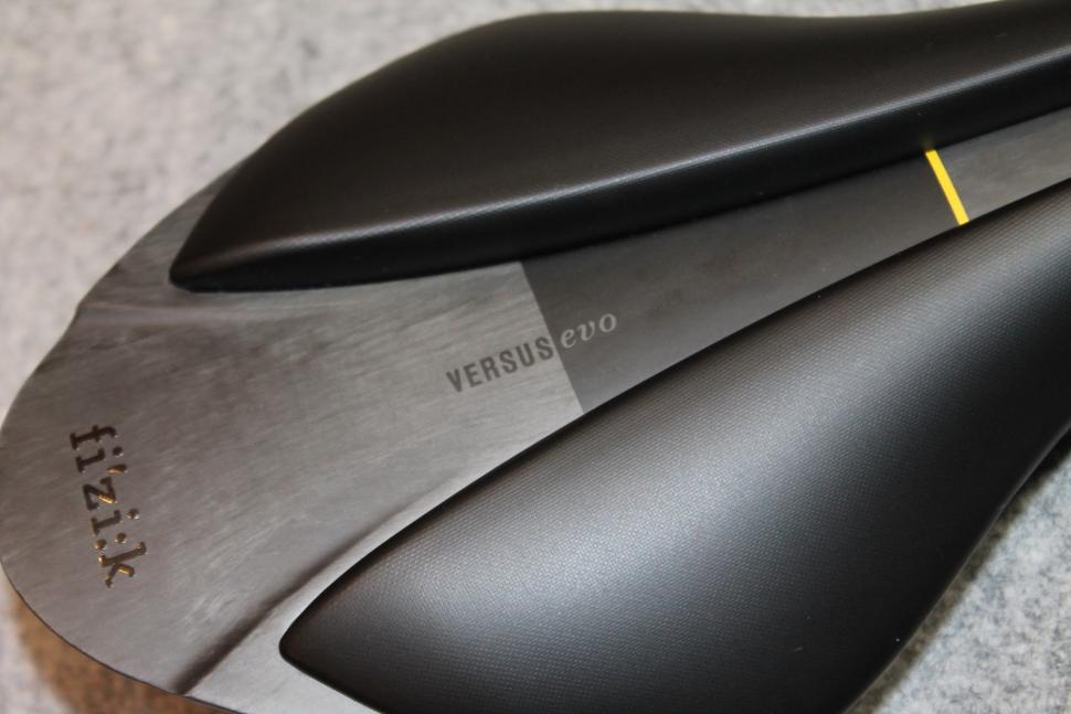 Fizik Arione 00 Versus Evo - 2.jpg