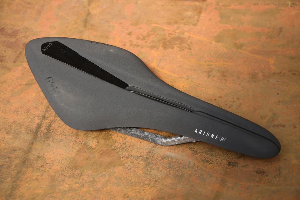 Fizik Arione R1 Open Carbon Braidded.jpg