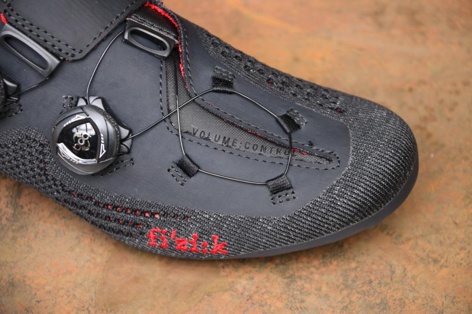 Fizik R1 Infinito knitted - toe.jpg