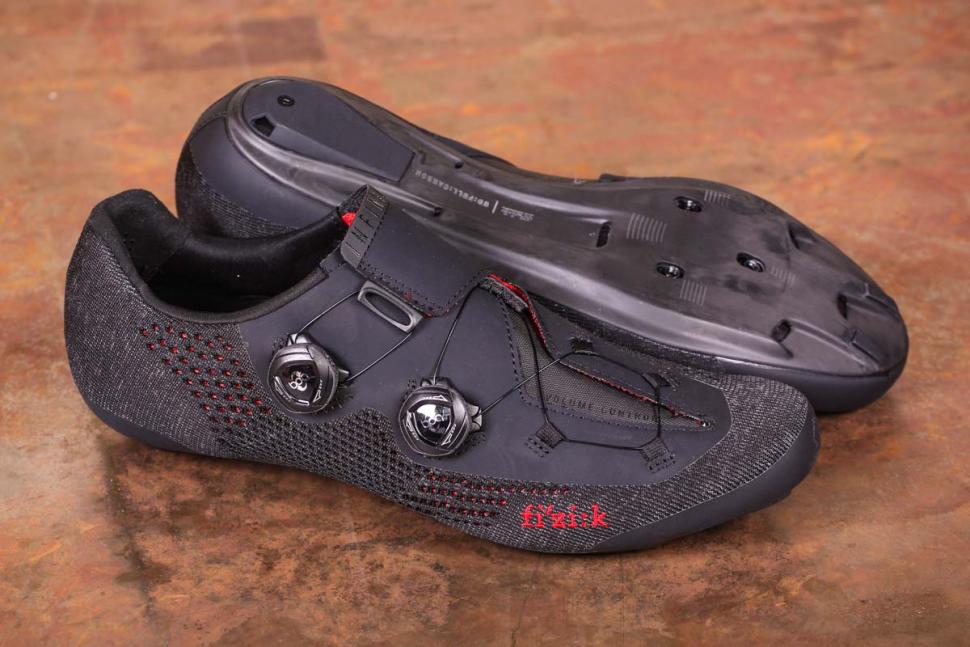 Fizik R1 Knit shoes.jpg