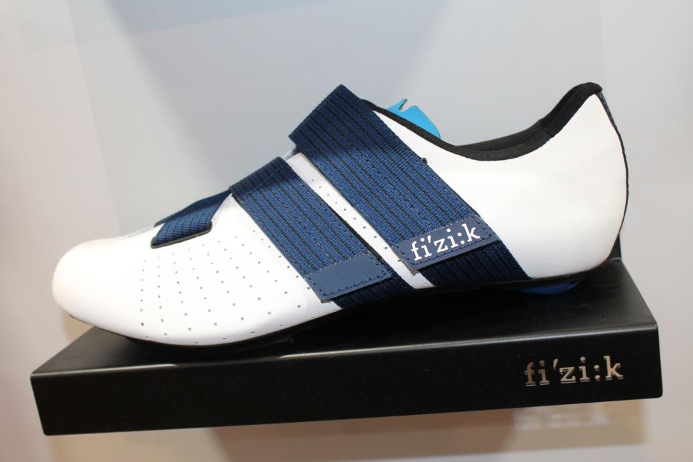 Fizik Tempo Powerstrap R1 shoes - 1.jpg