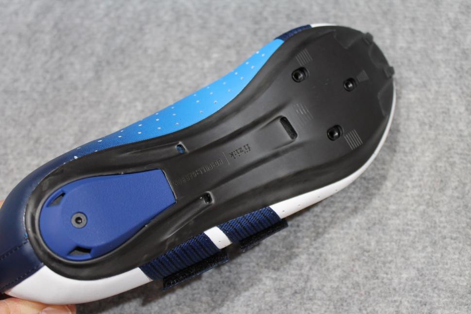 Fizik Tempo Powerstrap R1 shoes - 3.jpg