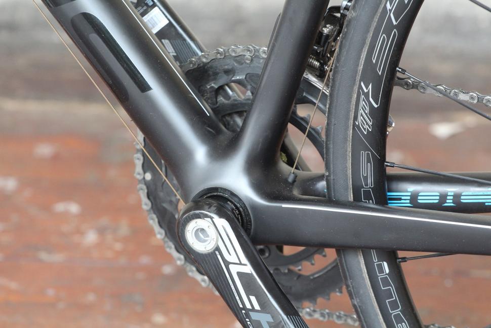 Focus Izalco Max - bottom bracket.jpg
