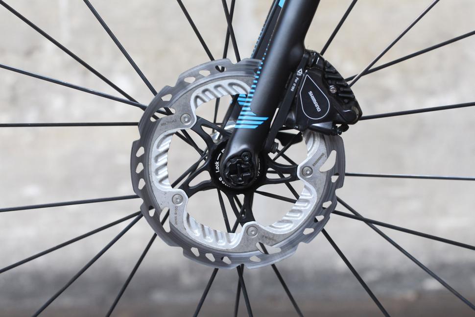 Focus Izalco Max - front disc brake.jpg