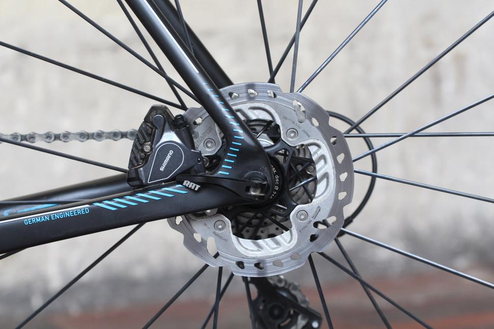 Focus Izalco Max - rear disc brake.jpg