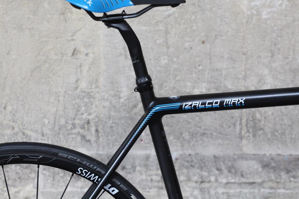 Focus Izalco Max - seat tube junction.jpg