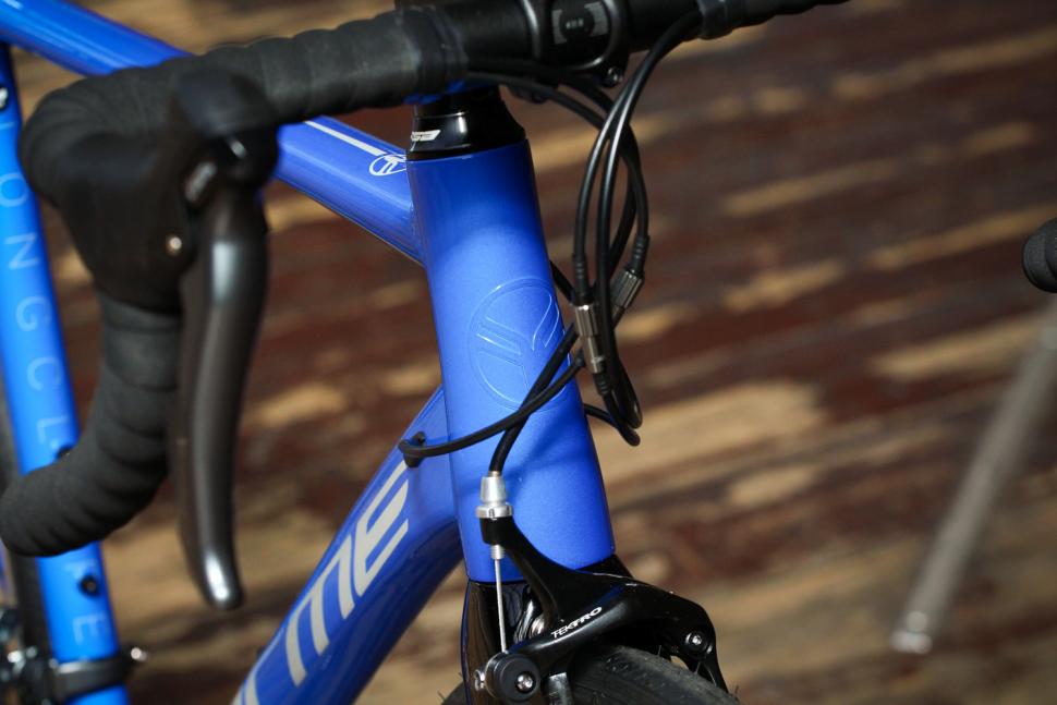 Forme Longcliffe - head tube badge.jpg