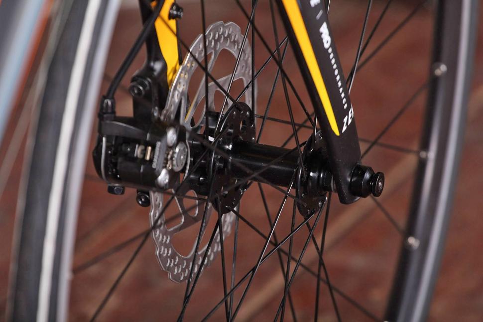 Forme Longcliffe Zero - front hub.jpg