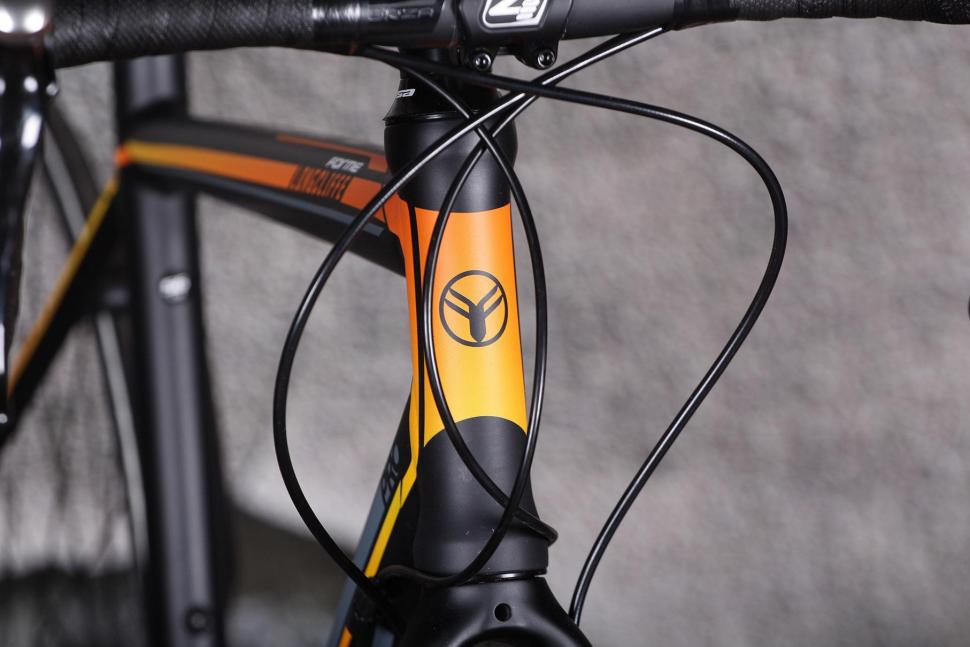 Forme Longcliffe Zero - head tube badge.jpg