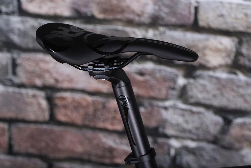 Forme Longcliffe Zero - saddle and poat.jpg