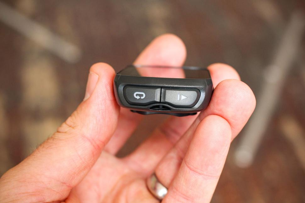 garmin_edge_130_-_buttons_bottom.jpg